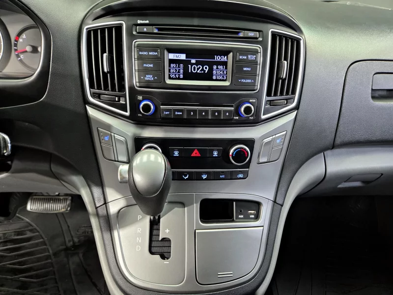 Hyundai Starex
