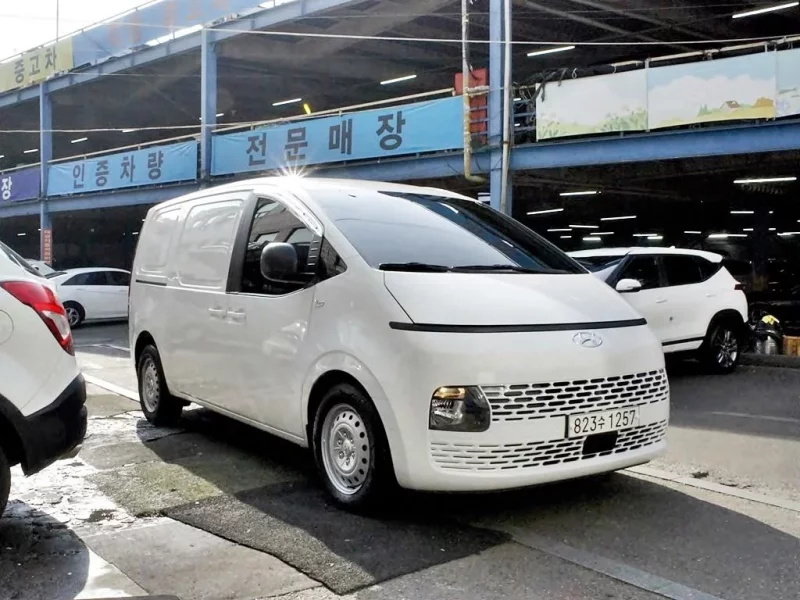 Hyundai Staria
