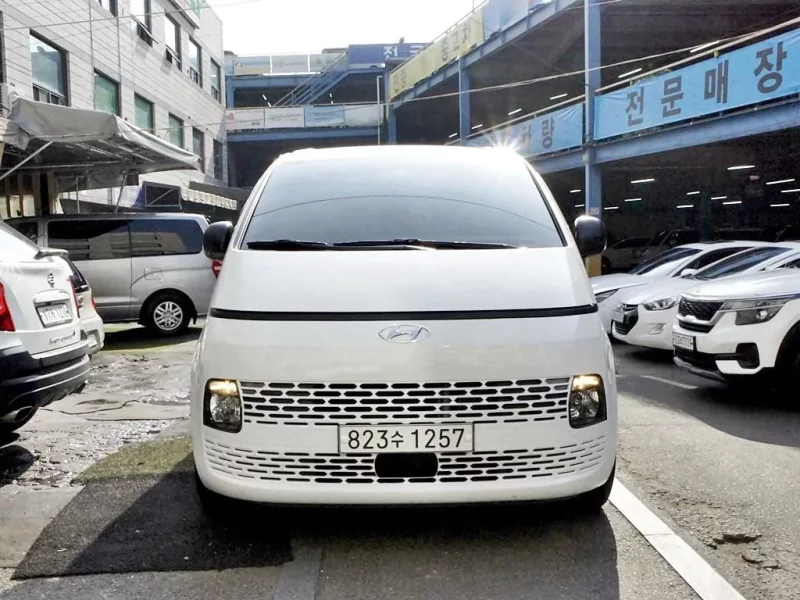 Hyundai Staria