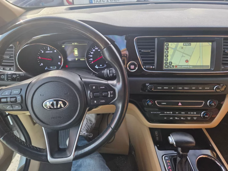 Kia Carnival