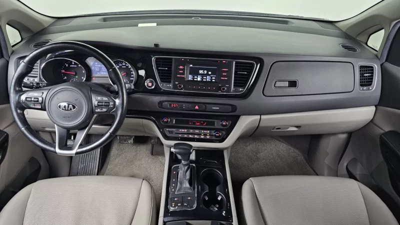Kia Carnival