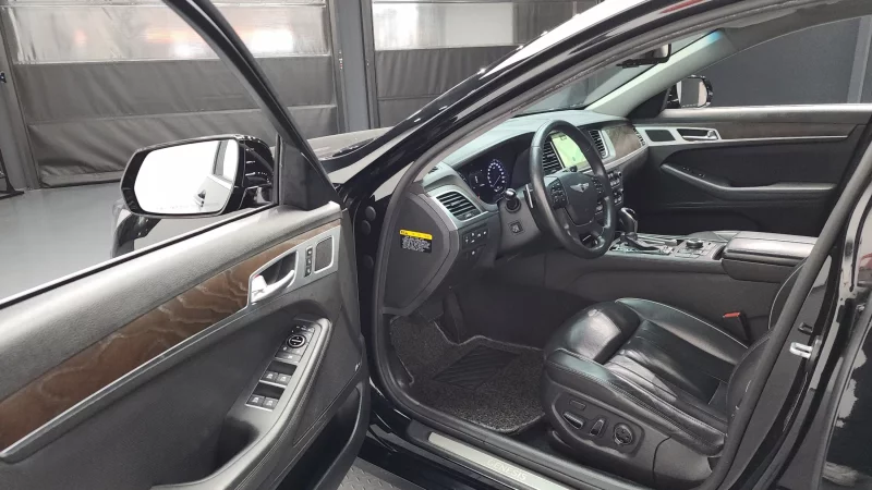 Hyundai Genesis