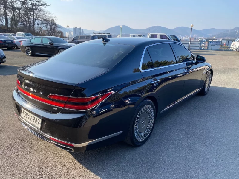 Genesis G90