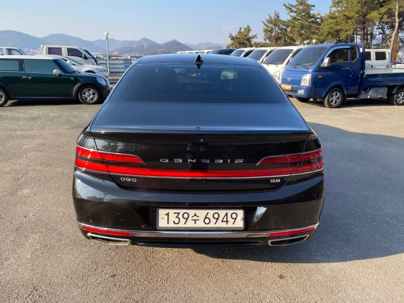 Genesis G90