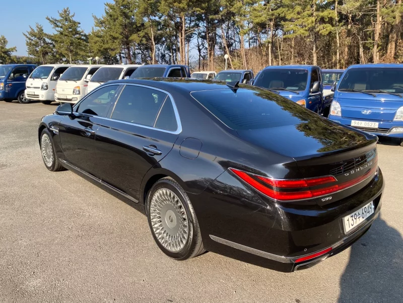 Genesis G90
