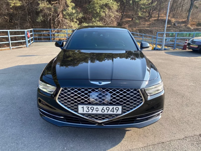 Genesis G90