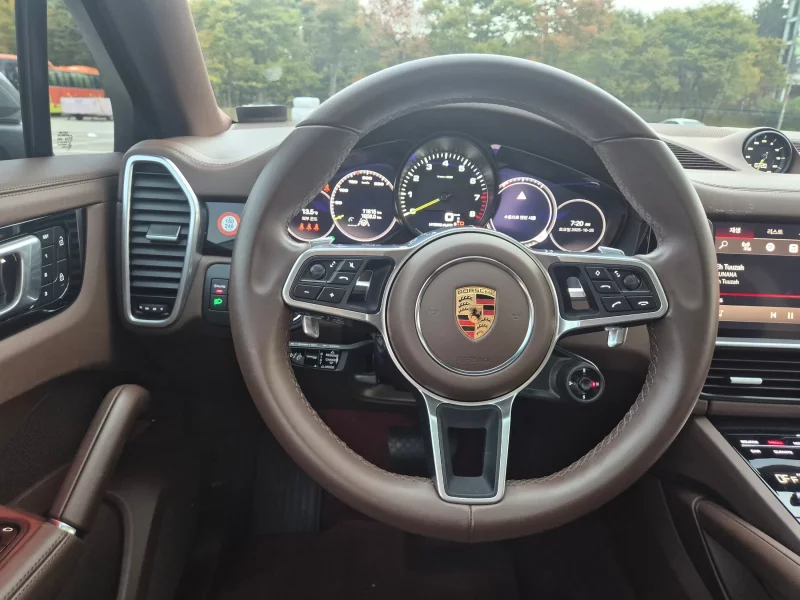 Porsche CAYENNE