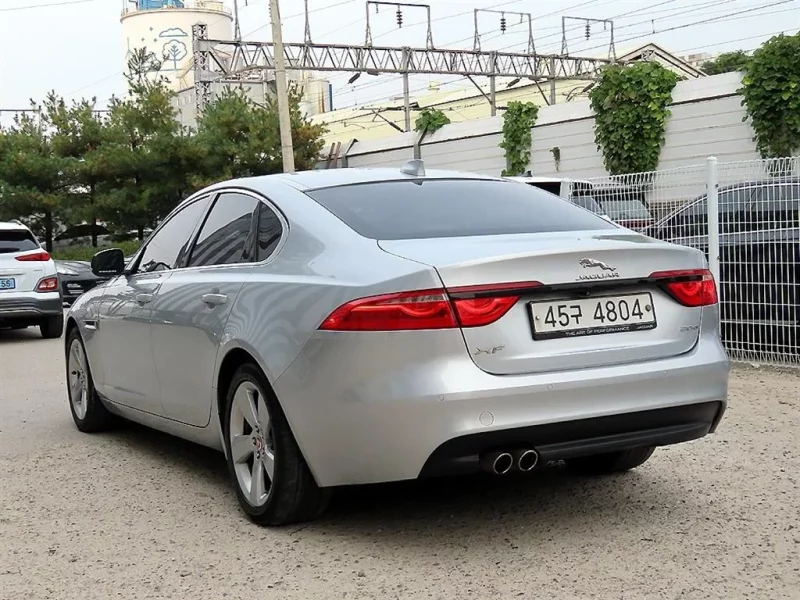 Jaguar XF