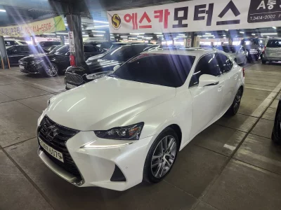 Lexus IS
