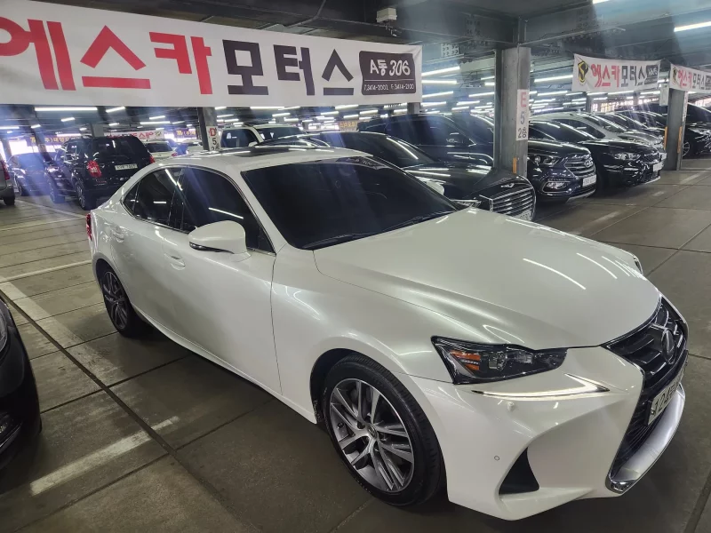 Lexus IS