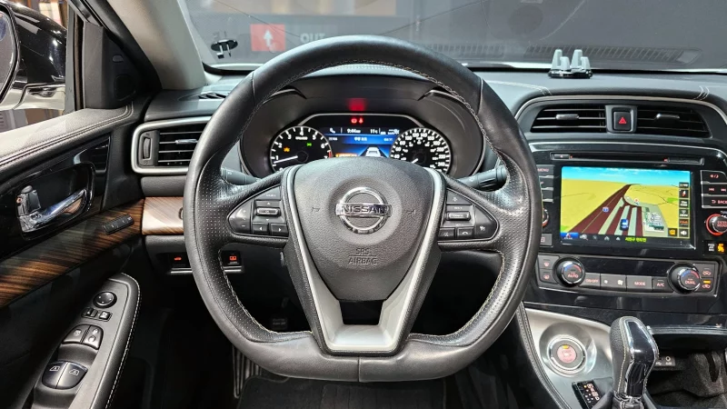 Nissan MAXIMA