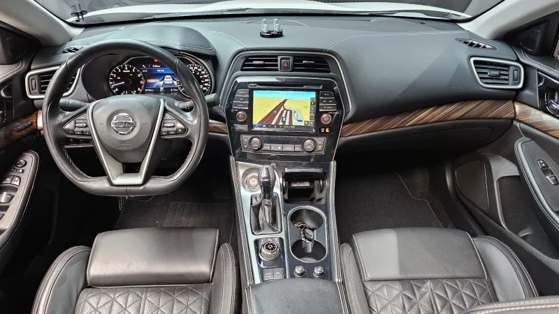 Nissan MAXIMA