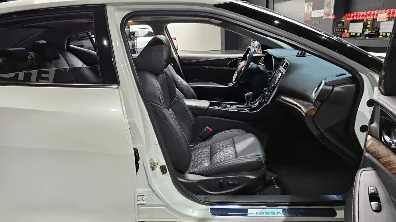 Nissan MAXIMA