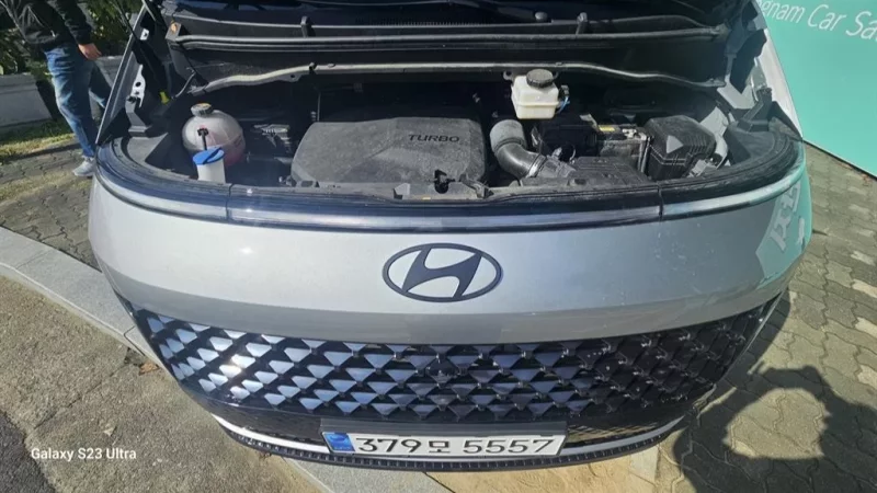Hyundai Staria