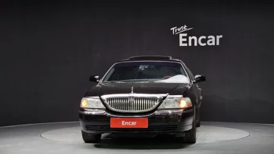 Lincoln TOWN CAR