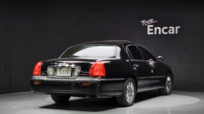 Lincoln TOWN CAR