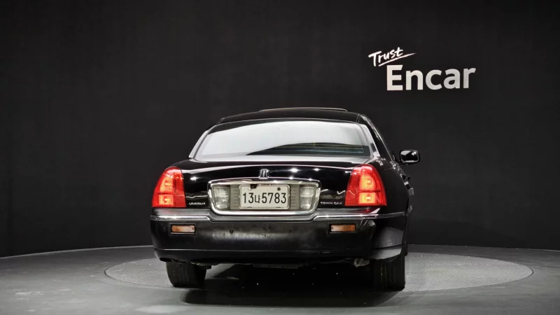 Lincoln TOWN CAR