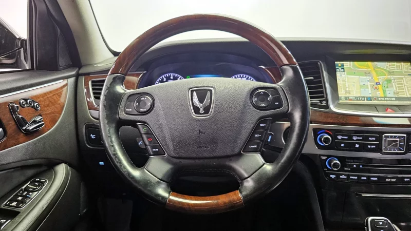 Hyundai Equus