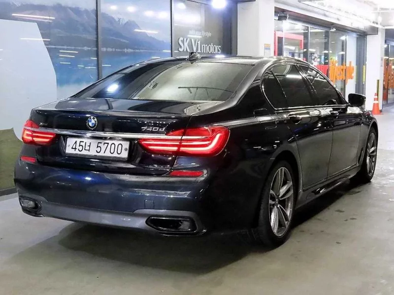 BMW 7-Series
