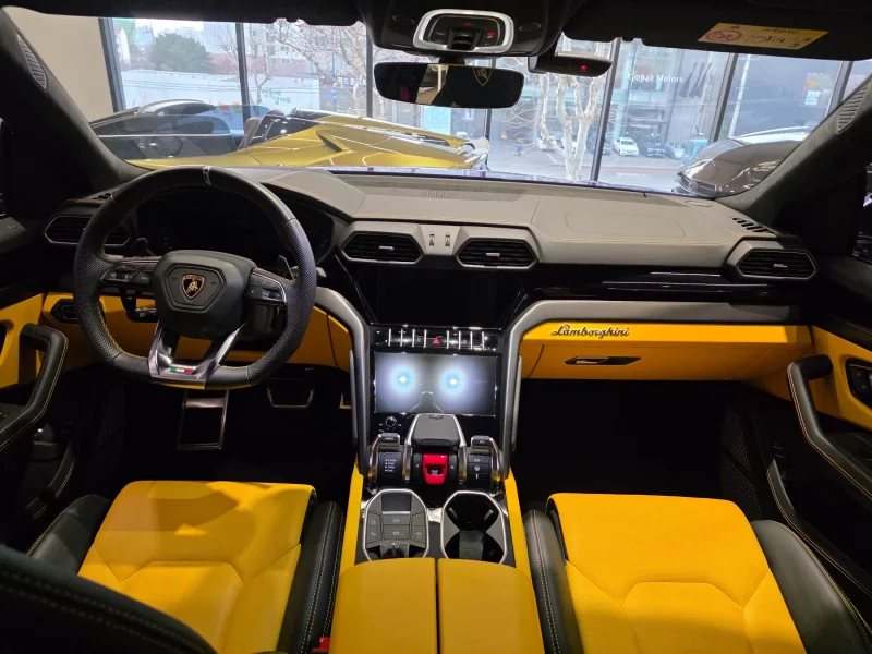 Lamborghini URUS