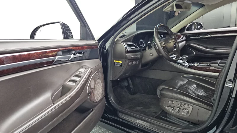 Genesis EQ900