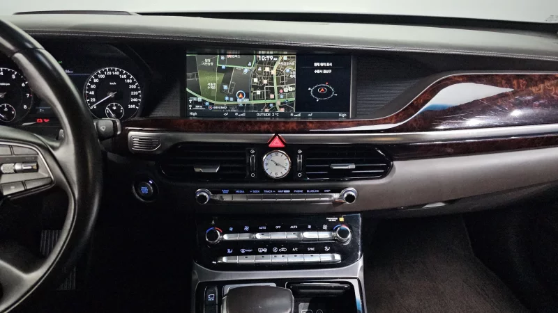 Genesis EQ900