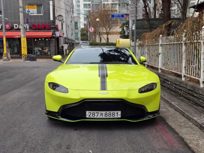 Aston Martin VANTAGE