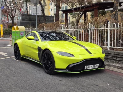 Aston Martin VANTAGE