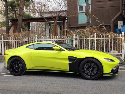 Aston Martin VANTAGE