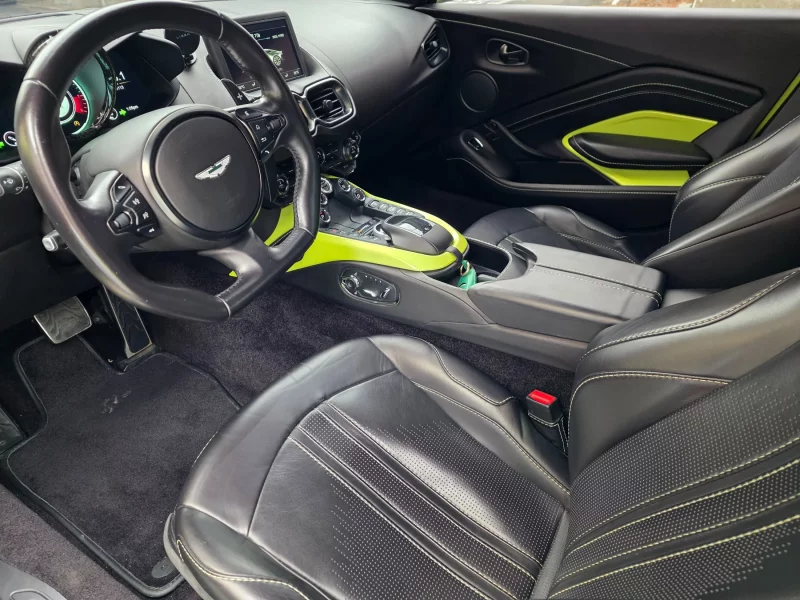 Aston Martin VANTAGE