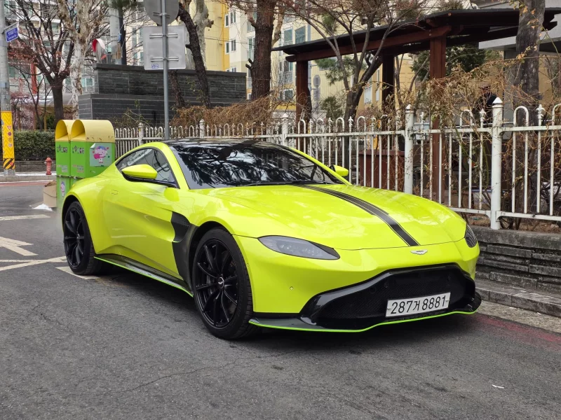 Aston Martin VANTAGE