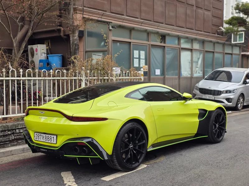 Aston Martin VANTAGE
