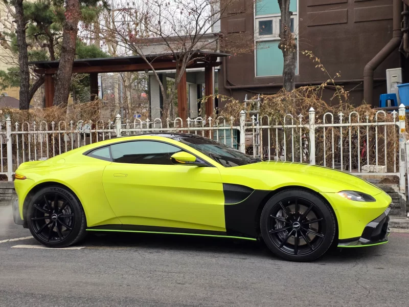 Aston Martin VANTAGE