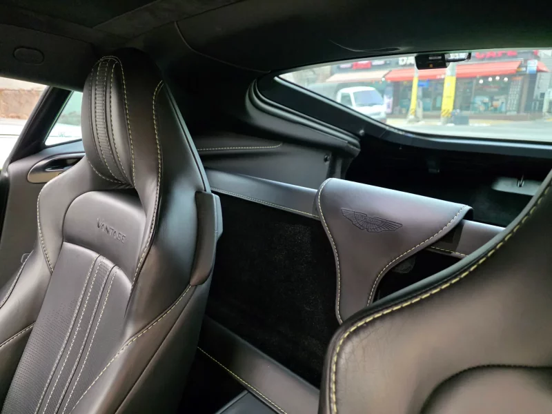 Aston Martin VANTAGE