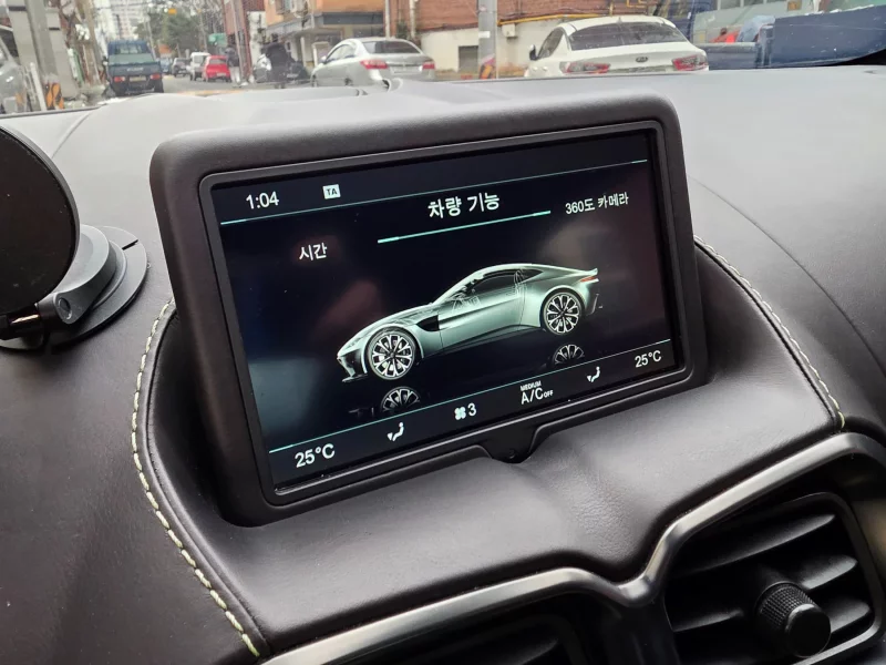 Aston Martin VANTAGE