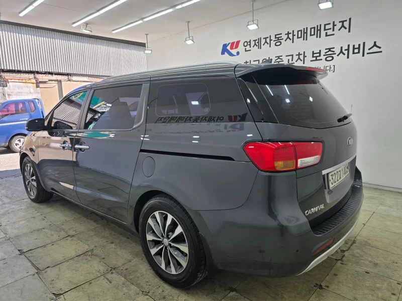 Kia Carnival