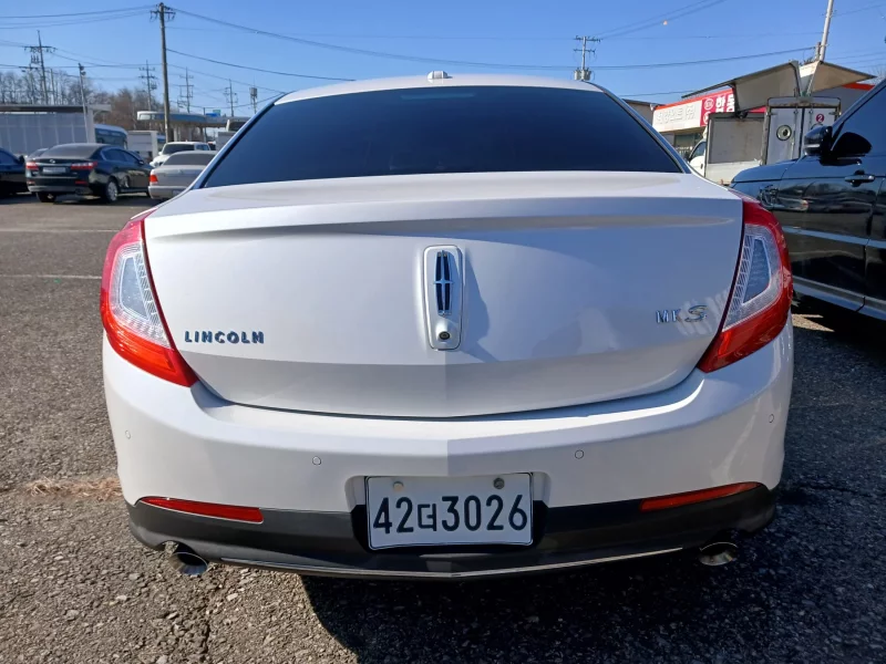 Lincoln MKS