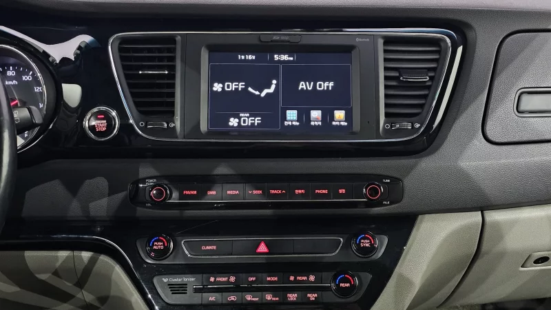 Kia Carnival
