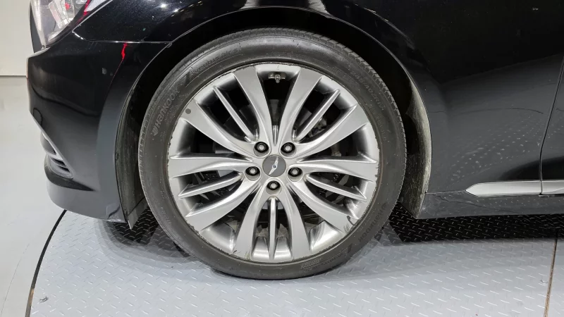 Hyundai Genesis