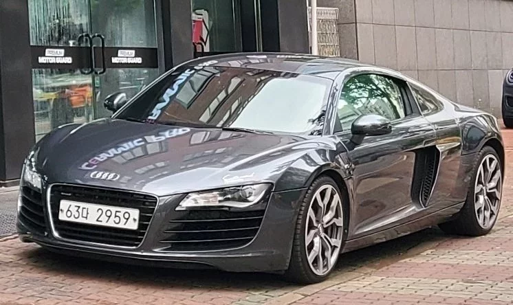 Audi R8