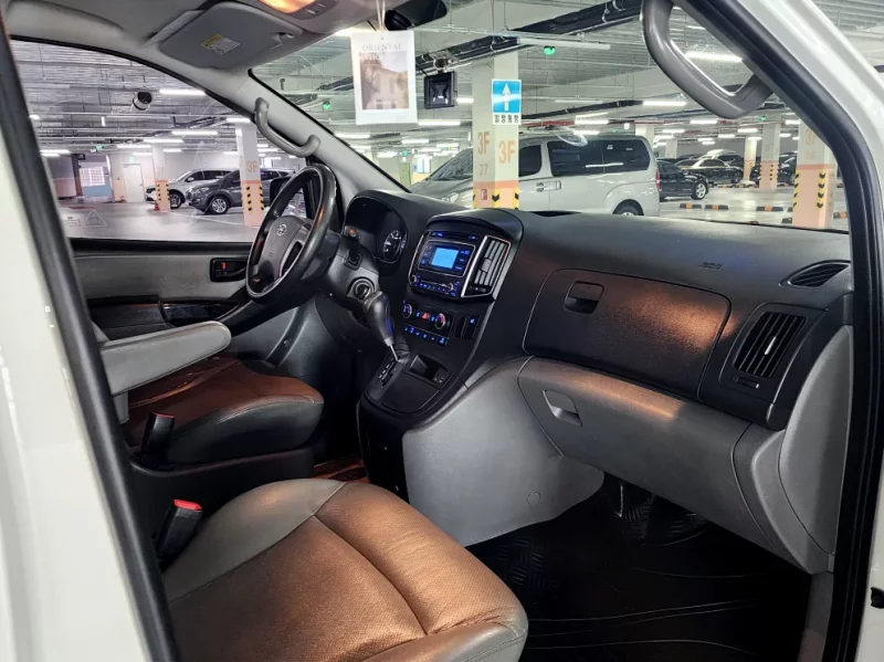 Hyundai Starex