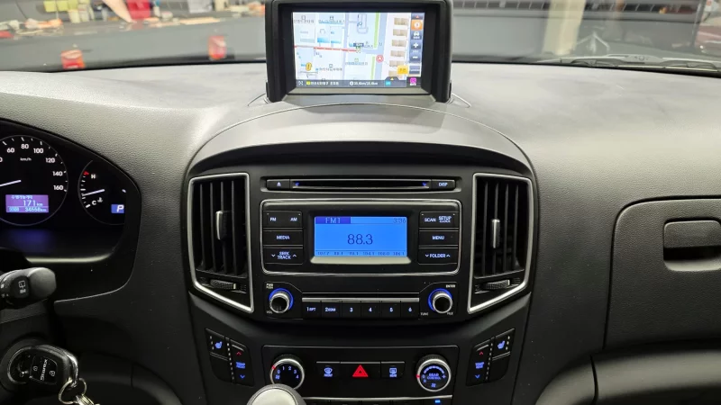 Hyundai Starex