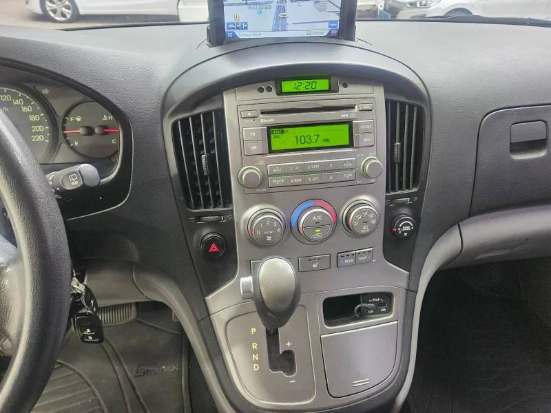 Hyundai Starex