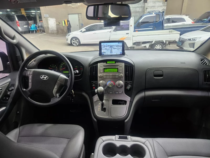 Hyundai Starex
