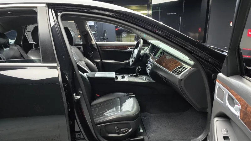 Hyundai Genesis