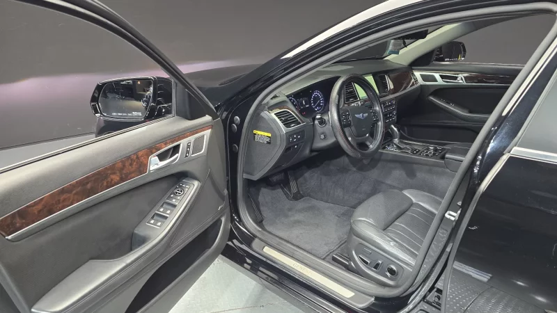 Hyundai Genesis