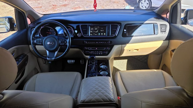 Kia Carnival