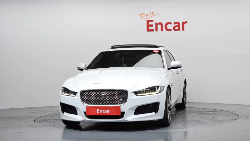 Jaguar XE