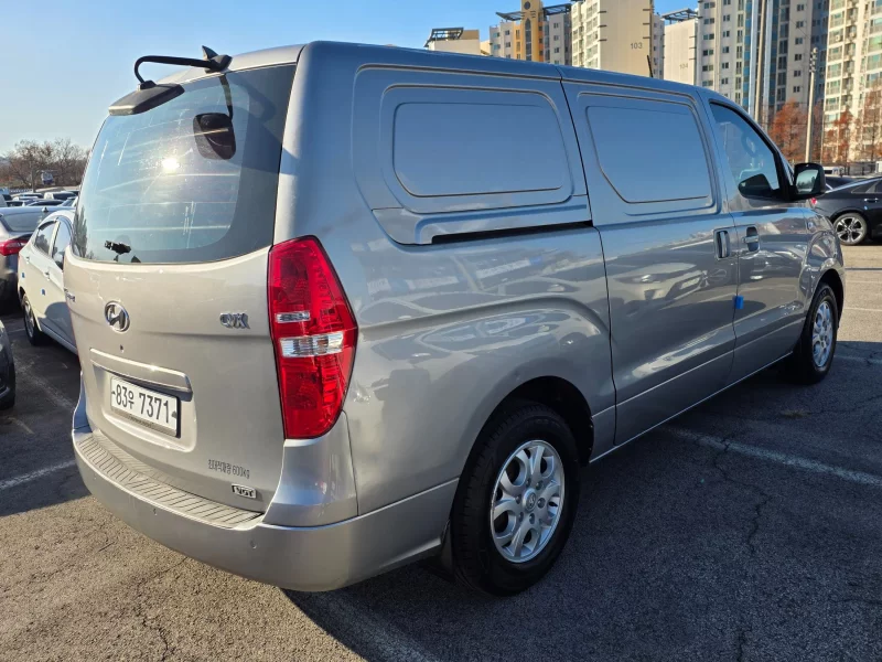 Hyundai Starex