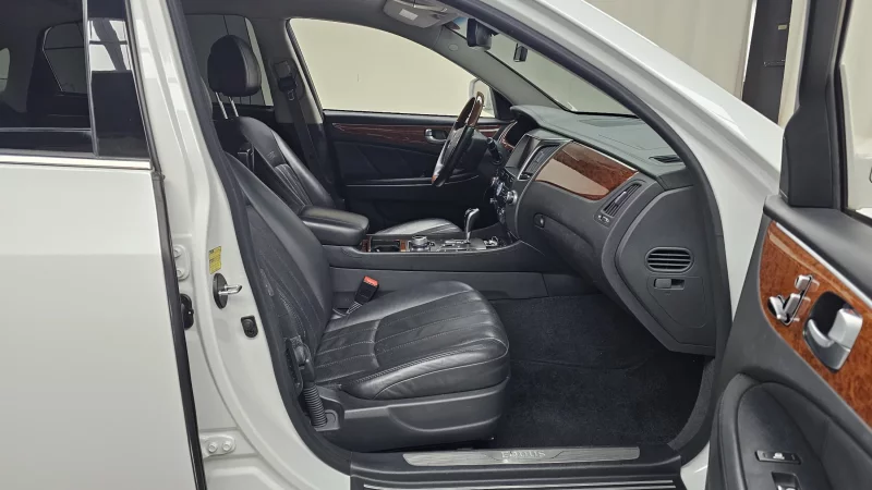 Hyundai Equus